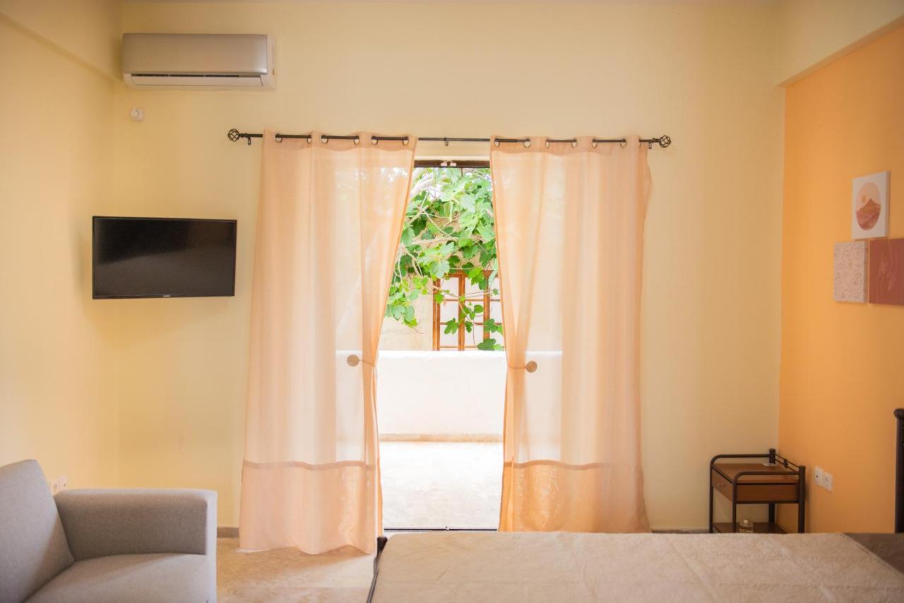 Aristotelis Apartments Vathí Екстериор снимка